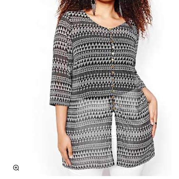 Additionelle Button front blouse.